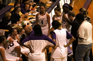 Lady Cats see Union Pull Away Late for Win